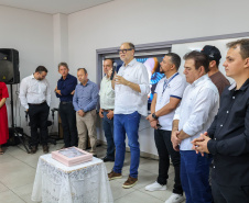 Menina conhece impressora 3D da Carreta da Inovação e recebe prótese de mão desenvolvida pelo Estado