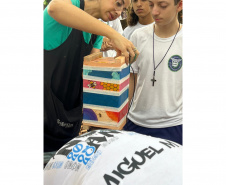 Projeto ambiental de Clube de Ciências de colégio cívico-militar ajuda rearborização de Rolândia