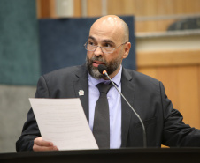 Pesquisador da UEL vence prêmio por método inovador de cirurgia para cardiopatia rara