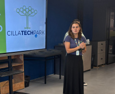 O Vale do Genoma, ecossistema de inovação localizado em Guarapuava, no Centro-Sul do Paraná, reúne nesta quinta-feira (5) representantes de diferentes instituições de ciência, tecnologia e inovação para elaborar o planejamento estratégico para o período de 2026 a 2028. O Governo do Paraná participa dos conselhos e das câmaras temáticas do ecossistema, cuja atuação é focada em pesquisa genômica e inteligência artificial nas áreas da saúde e do agronegócio. A programação do encontro segue até sexta-feira (6).