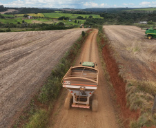 R$ 353 milhões: Estado libera recursos para estradas rurais e maquinários em Guarapuava e região