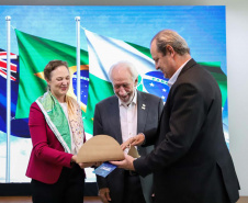 Darci Piana recebe embaixadores de Argentina, Austrália e Países Baixos 