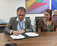 Estado anuncia projeto para digitalizar acervos do Arquivo Público do Paraná