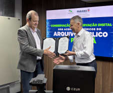 Estado anuncia projeto para digitalizar acervos do Arquivo Público do Paraná