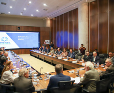 Governo discute construção dos Planos de Desenvolvimento Regional do Paraná