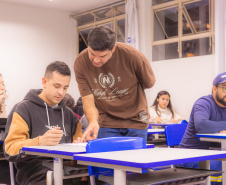 Migrantes de 14 nacionalidades aprendem português em projeto de extensão da UEPG