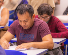 Migrantes de 14 nacionalidades aprendem português em projeto de extensão da UEPG