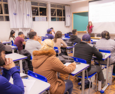 Migrantes de 14 nacionalidades aprendem português em projeto de extensão da UEPG