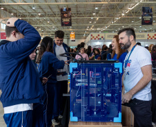 Estado participa da Universo UFPR, maior feira de educação superior do Paraná