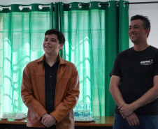 Da zona rural à inovação: programas para jovens do Paraná transformam vida de estudante