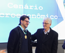 Fazenda entrega Medalha de Mérito Fazendário ao Departamento de Economia da UEPG