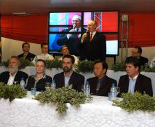 Maringá,13-10-2010- O governador Orlando Pessuti, na posse do novo reitor da UEM, Júlio Santiago Prates Filho e da vice-reitora, Neusa Altoé.