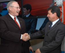 Maringá,13-10-2010- O governador Orlando Pessuti, na posse do novo reitor da UEM, Júlio Santiago Prates Filho e da vice-reitora, Neusa Altoé.