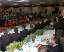 Maringá,13-10-2010- O governador Orlando Pessuti, na posse do novo reitor da UEM, Júlio Santiago Prates Filho e da vice-reitora, Neusa Altoé.