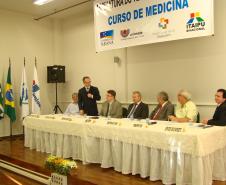 Secretário assina termo criando curso de Medicina em Foz