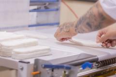 Polícia Penal inaugura fábrica de absorventes em unidade prisional de Ponta Grossa