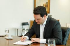 Governador sanciona ampliação e reajuste do auxílio-alimentação para servidores