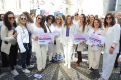 Caminhada contra o feminicídio reúne 2 mil pessoas em Curitiba: ato acontece em 181 cidades