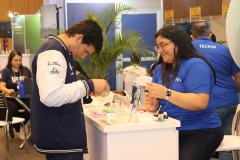 Com laboratório simulado, Tecpar apresenta trabalho a visitantes no Paraná Faz Ciência
