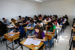 Com 5.981 candidatos, Unicentro aplica provas do Vestibular 2026