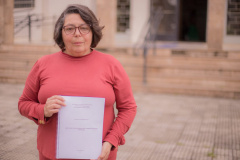 Aluna de 66 anos aprovada no TCC na UEPG viraliza nas redes e vira hit nos Campos Gerais