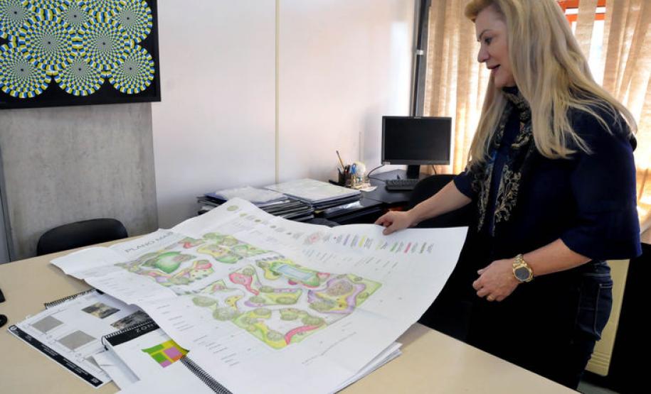 Alunos da UEL apresentam opções de projetos paisagísticos para o Bosque de Londrina