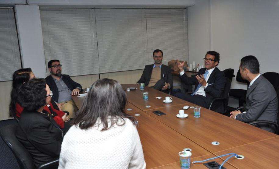 Coordenador de relações internacionais recebe visita de representantes da Altissia