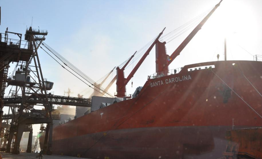 pró reitores se reúnem no porto de paranaguá