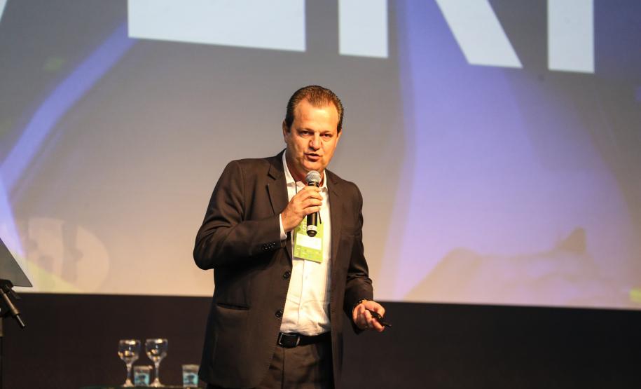 No encontro de capacitação Governo 5.0, em Foz do Iguaçu, o superintendente da Seti, Aldo Bonna, citou exemplos de como o órgão pode auxiliar as prefeituras municipais.