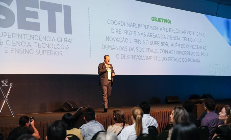 No encontro de capacitação Governo 5.0, em Foz do Iguaçu, o superintendente da Seti, Aldo Bonna, citou exemplos de como o órgão pode auxiliar as prefeituras municipais.