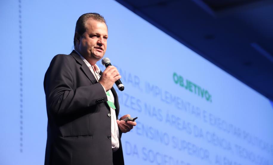 No encontro de capacitação Governo 5.0, em Foz do Iguaçu, o superintendente da Seti, Aldo Bonna, citou exemplos de como o órgão pode auxiliar as prefeituras municipais.