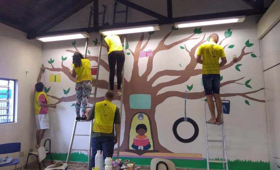 Unicentro encerra Operação Yaguaru com revitalização de biblioteca