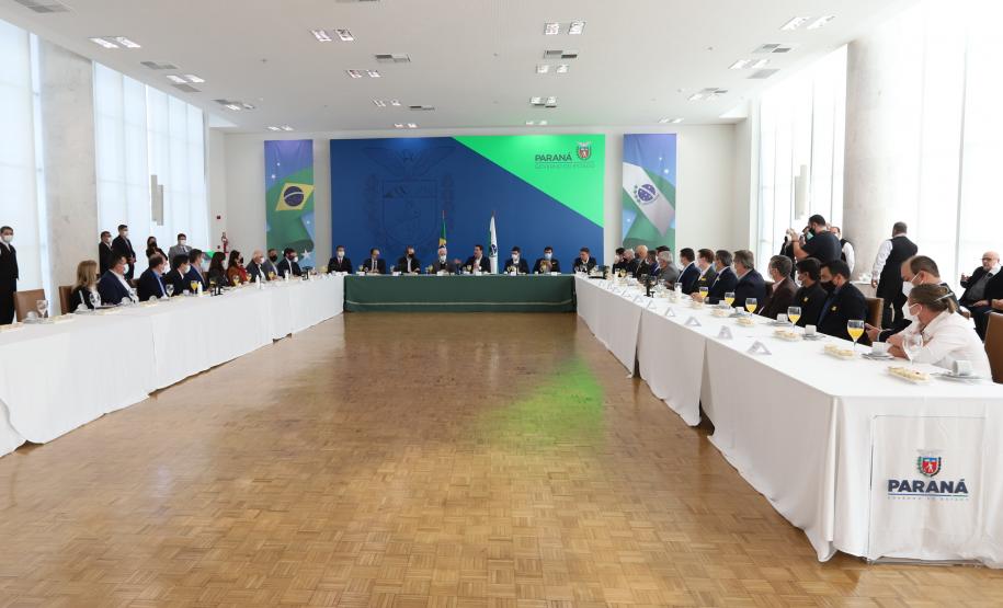 Governo libera quase R$ 1 milhão para projeto da UEL de pesquisa da seda