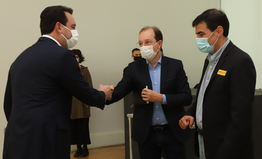 Governo libera quase R$ 1 milhão para projeto da UEL de pesquisa da seda