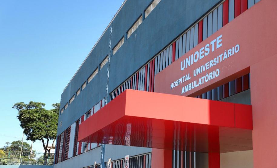 32 anos: servidores contam história do Hospital Universitário do Oeste