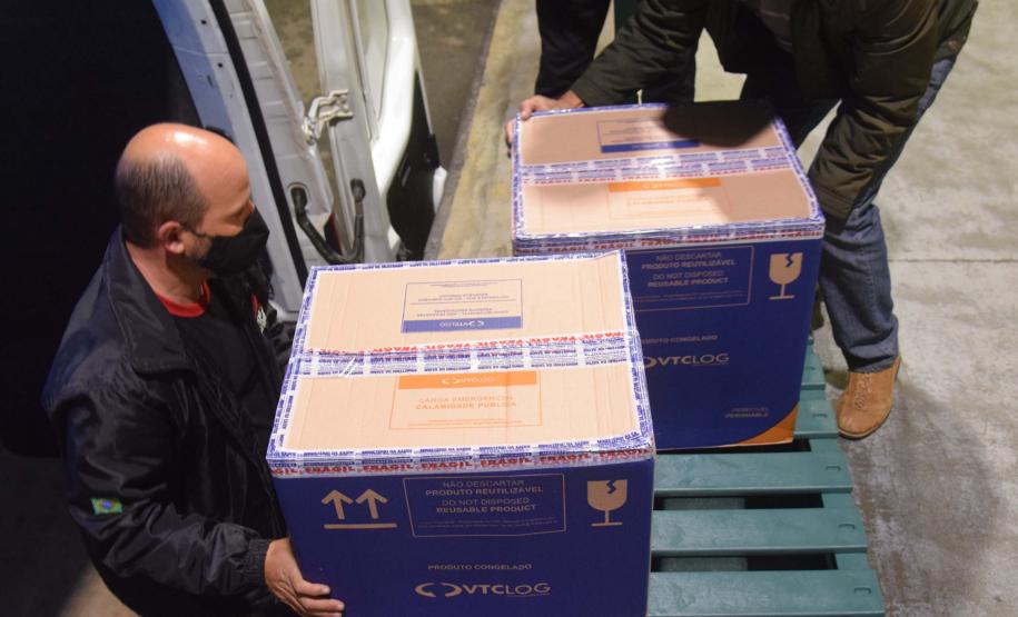 Paraná descentraliza vacinas da Pfizer para 77 municípios; lote contém doses do Ensino Superior