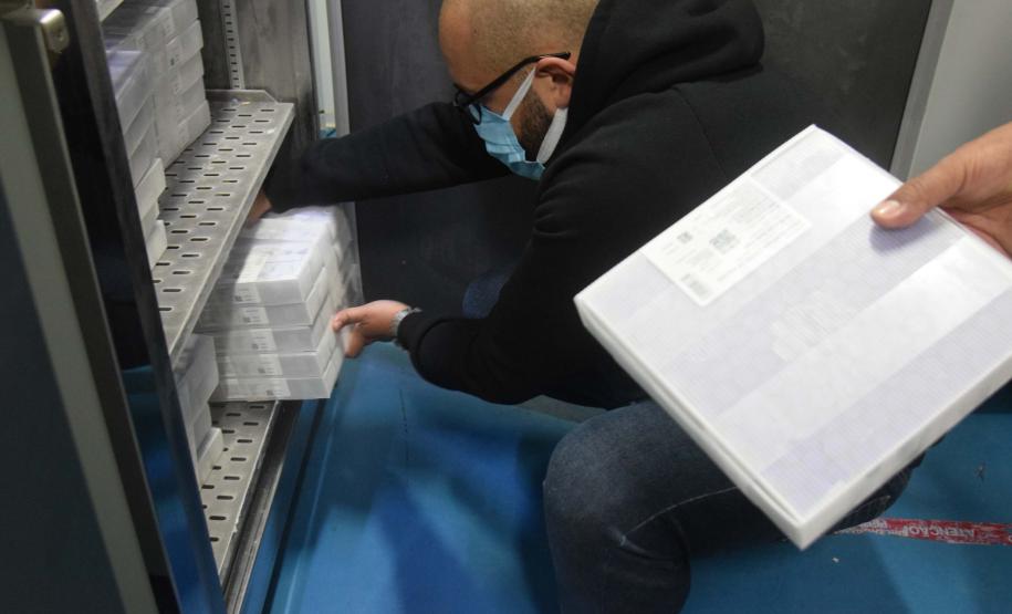 Paraná descentraliza vacinas da Pfizer para 77 municípios; lote contém doses do Ensino Superior