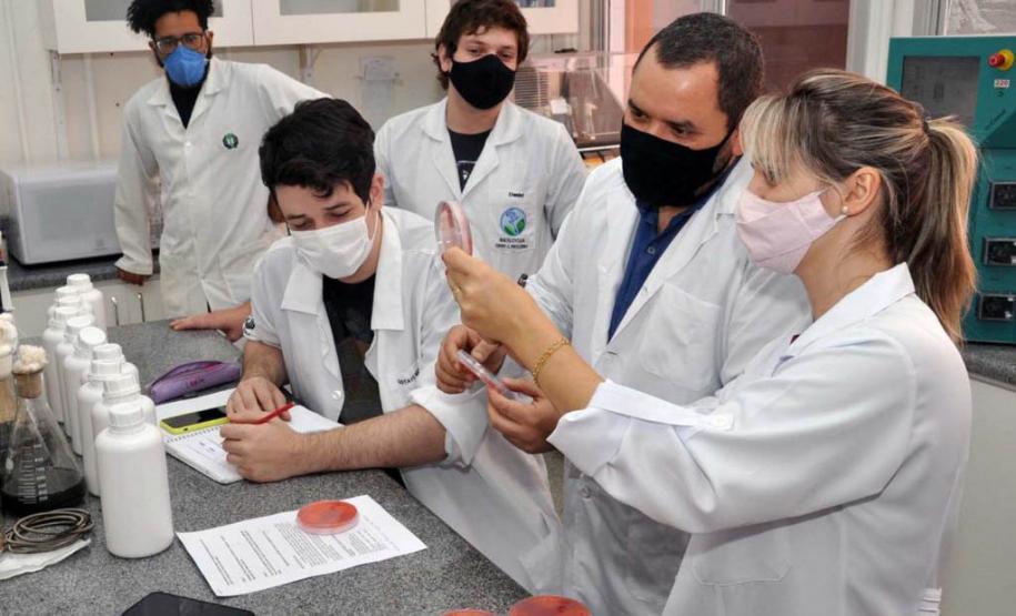 UEL licencia tecnologia inédita para produção de novo biodefensivo agrícola