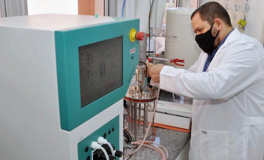 UEL licencia tecnologia inédita para produção de novo biodefensivo agrícola