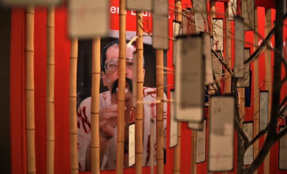 Exposição promovida pela UEPG retrata obra e processo criativo de Paulo Leminski