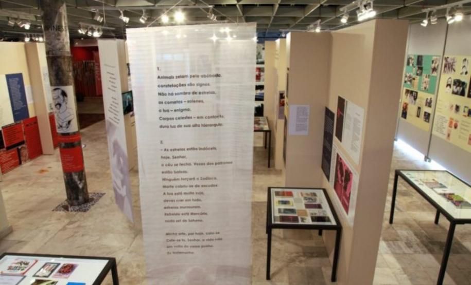 Exposição promovida pela UEPG retrata obra e processo criativo de Paulo Leminski