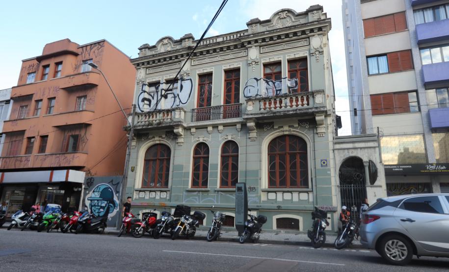 Estado e prefeitura de Curitiba estudam parceria para restaurar prédio histórico da Unespar