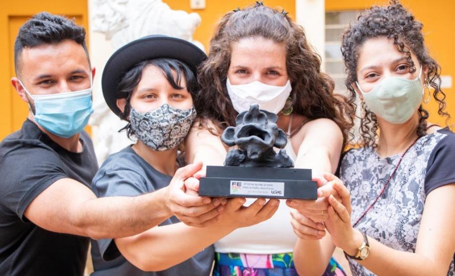 Vencedores do 49º Fenata da UEPG recebem troféus e premiações