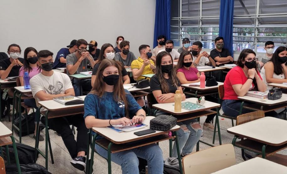 UEM retoma aulas presenciais das graduações nos sete câmpus