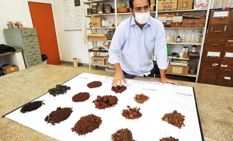 Projeto da UEL estuda tipos de solo da região de Londrina através de espectroscopia