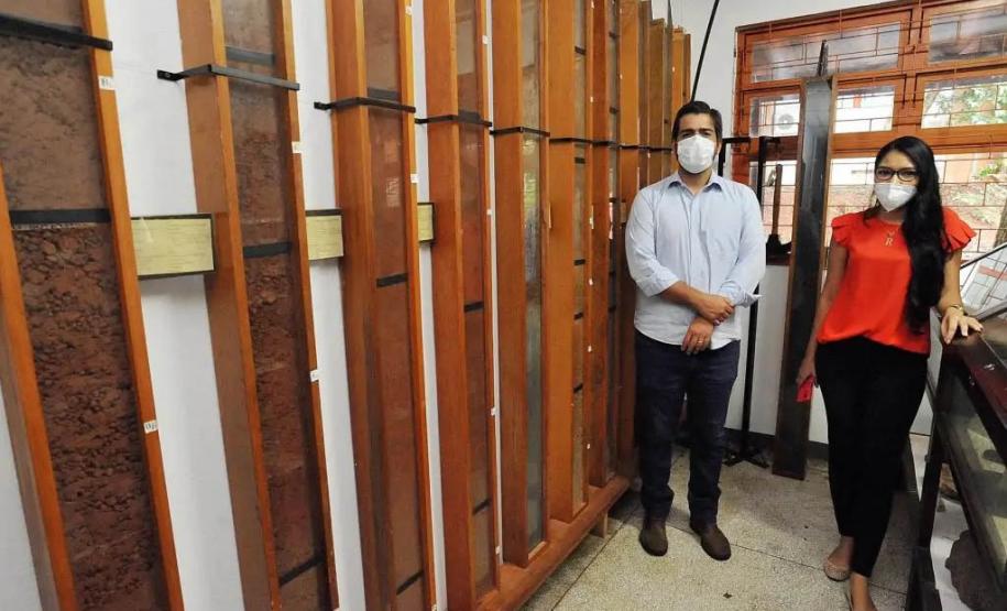 Projeto da UEL estuda tipos de solo da região de Londrina através de espectroscopia