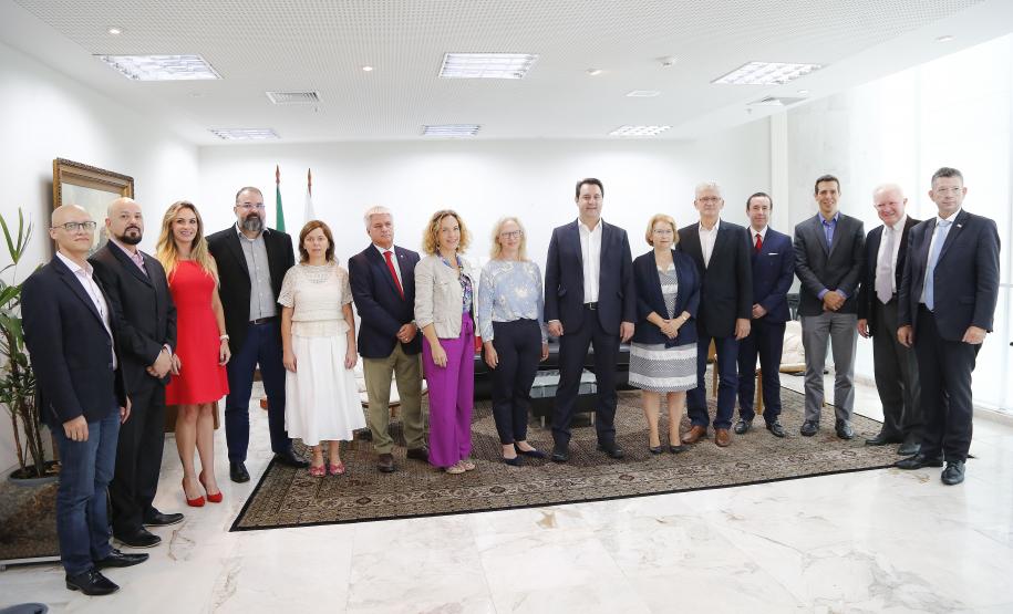 Paraná e Canadá confirmam interesse em expandir parcerias na agricultura e educação