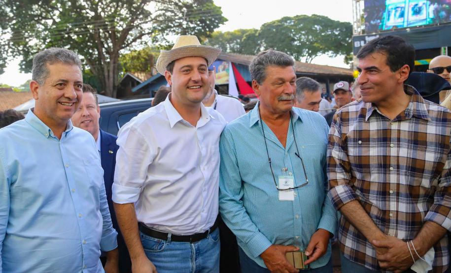 Governador conhece projeto de alimentação do futuro desenvolvido em Londrina