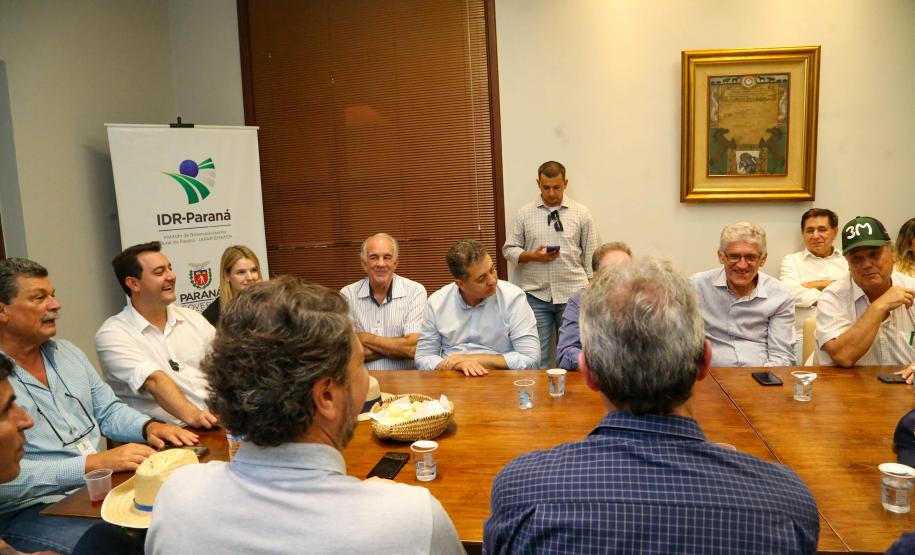 Governador conhece projeto de alimentação do futuro desenvolvido em Londrina