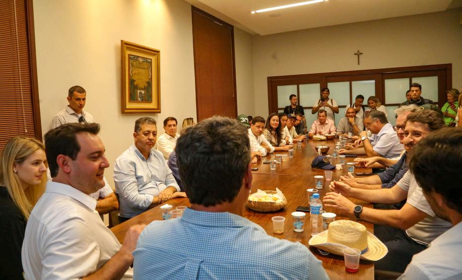 Governador conhece projeto de alimentação do futuro desenvolvido em Londrina